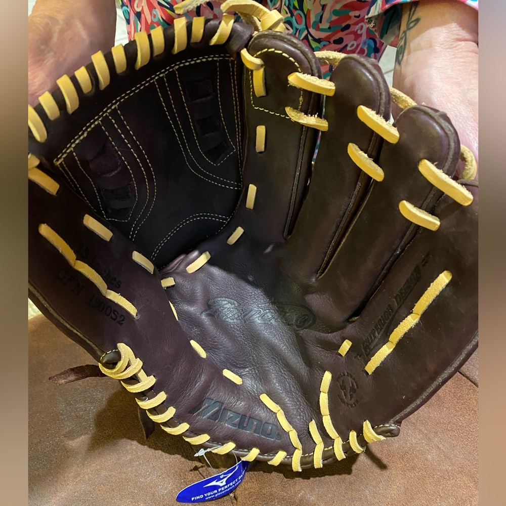 MIZUNO BASEBALL GLOVE